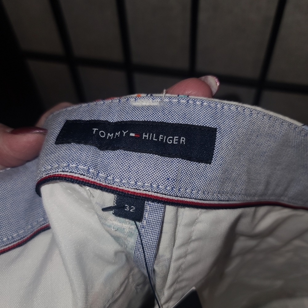 LAST CHANCETommy Hilfiger Shorts - Picture 2 of 7